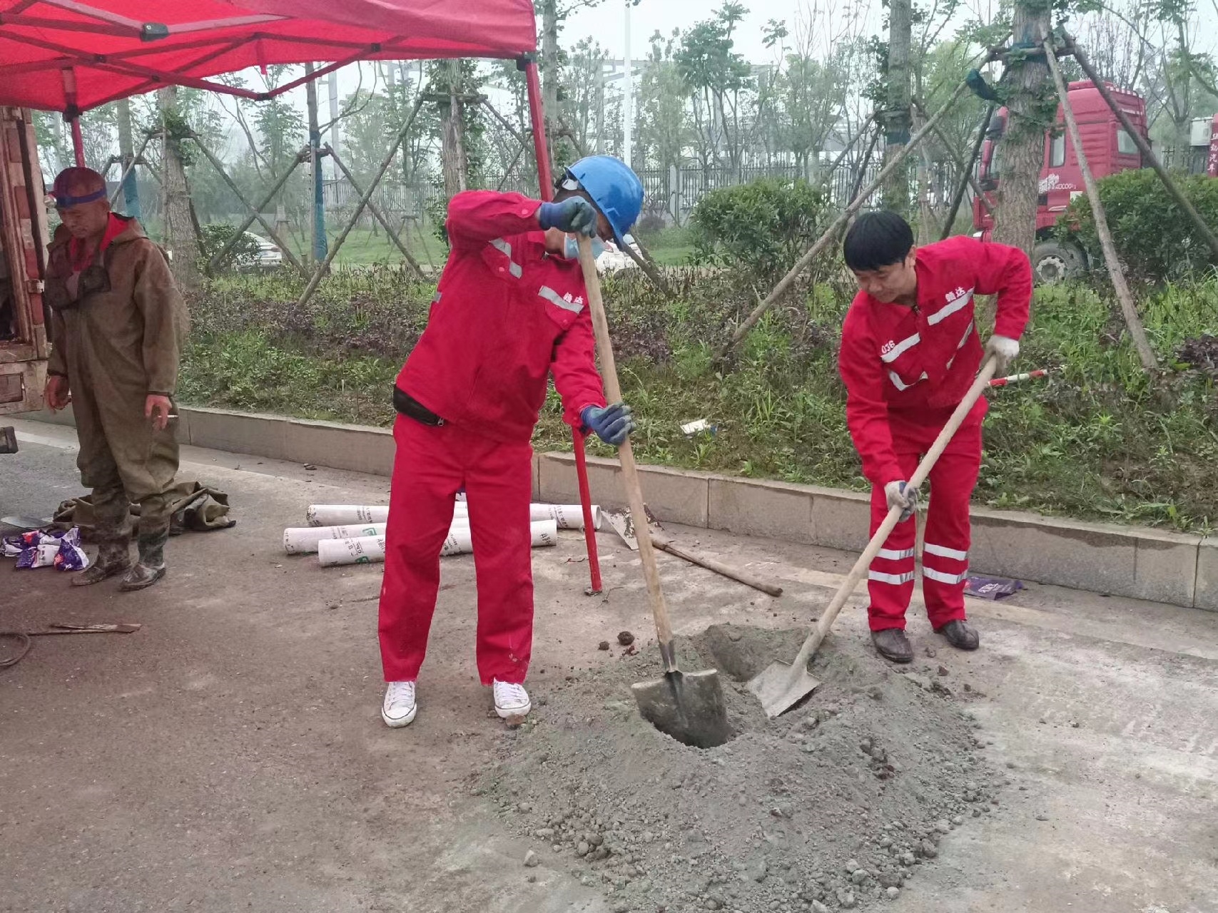 建华管道疏通哪家好】及时进行市政管道清淤